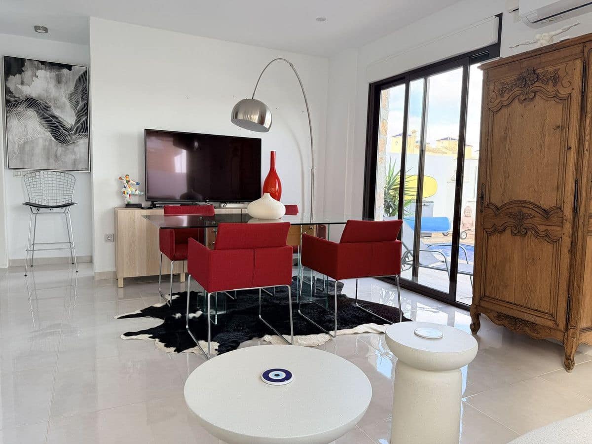 3 Zimmer Villa zu verkaufen in Orihuela Costa mit Pool - 349.000 € (Ref: 10028638)