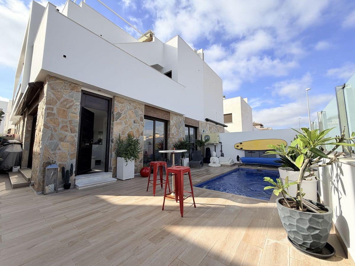 3 Zimmer Villa zu verkaufen in Orihuela Costa mit Pool - 349.000 € (Ref: 10028638)