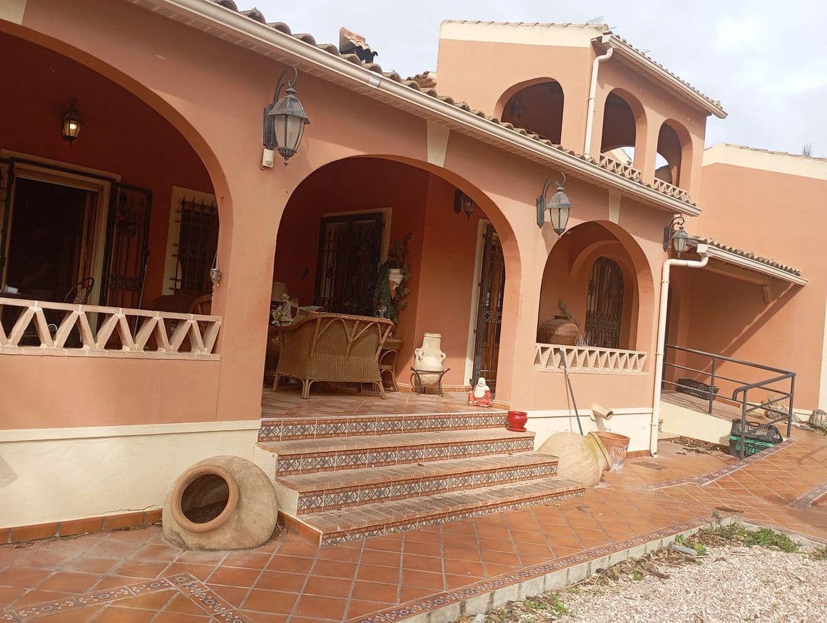 5 quarto Moradia para venda em Daya Nueva com piscina - 550 000 € (Ref: 10028640)