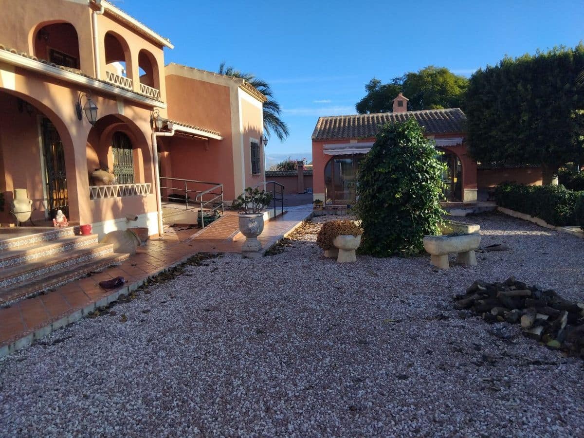 5 quarto Moradia para venda em Daya Nueva com piscina - 550 000 € (Ref: 10028640)