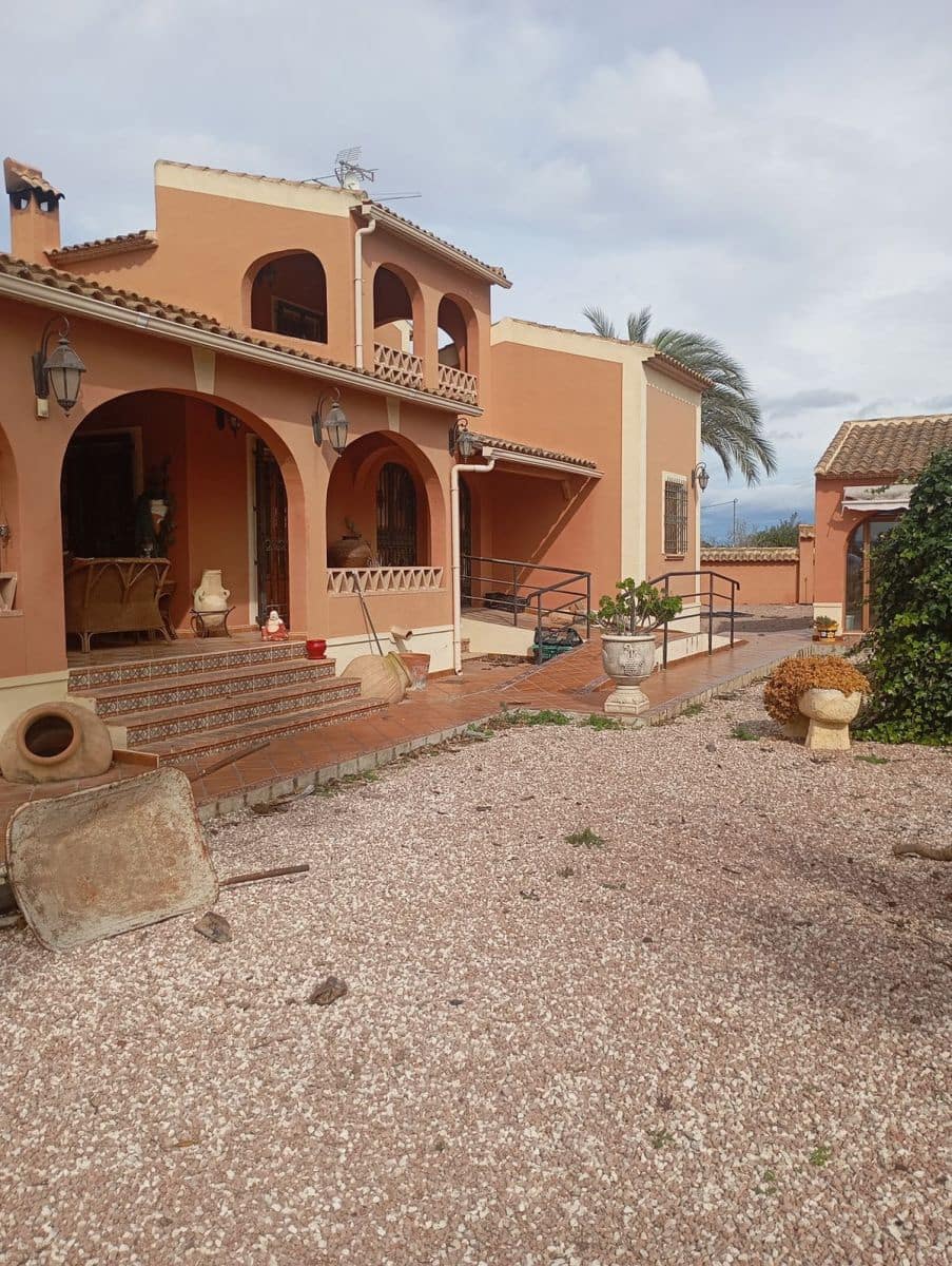 5 quarto Moradia para venda em Daya Nueva com piscina - 550 000 € (Ref: 10028640)
