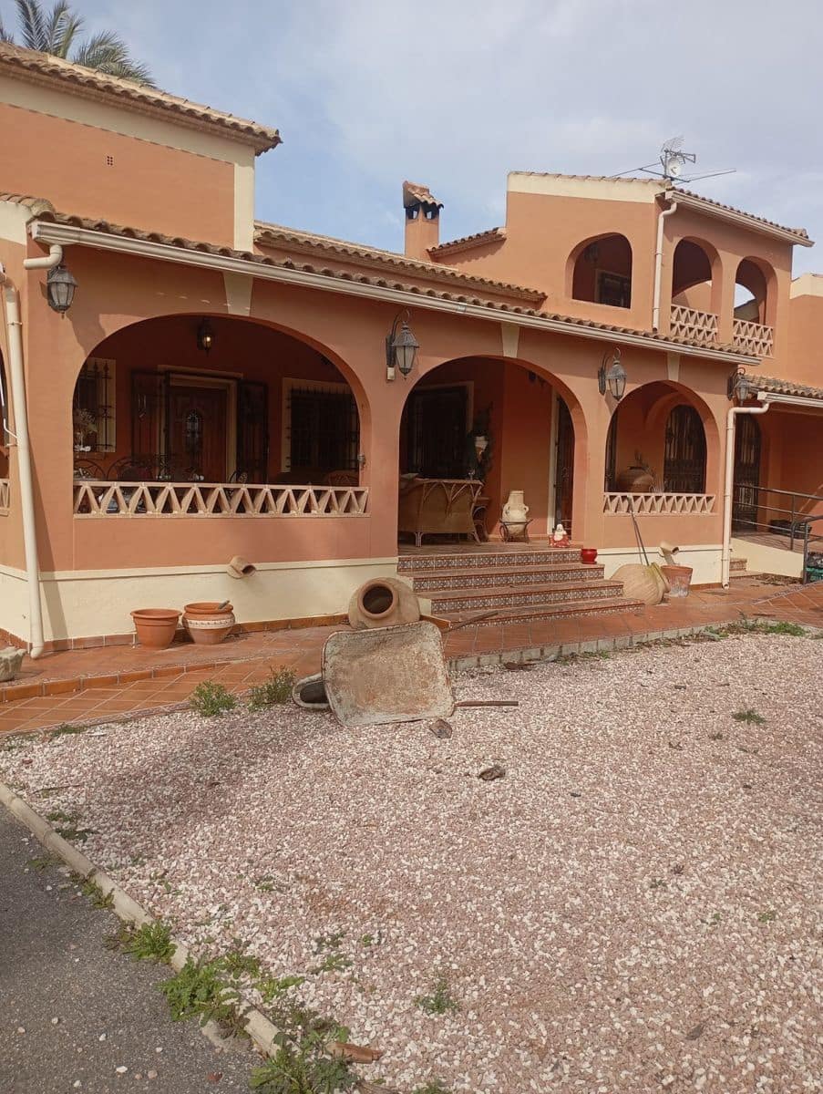 5 quarto Moradia para venda em Daya Nueva com piscina - 550 000 € (Ref: 10028640)