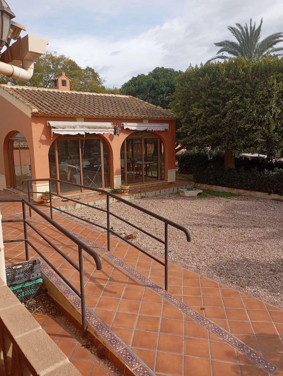 5 quarto Moradia para venda em Daya Nueva com piscina - 550 000 € (Ref: 10028640)