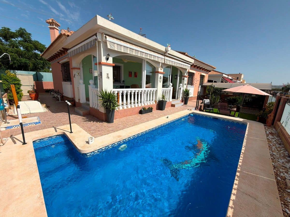 3 bedroom Villa for sale in Los Montesinos with pool - € 315,000 (Ref: 10028643)