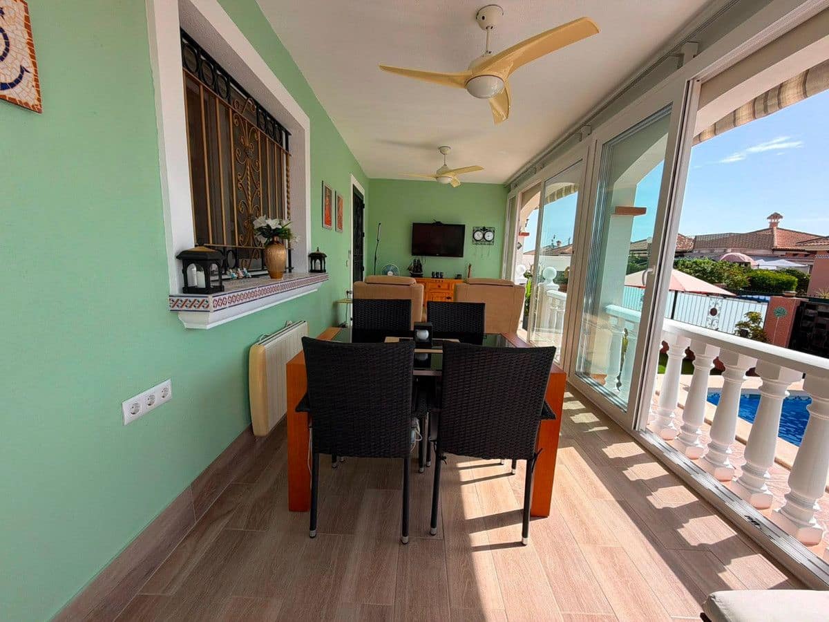 3 bedroom Villa for sale in Los Montesinos with pool - € 315,000 (Ref: 10028643)