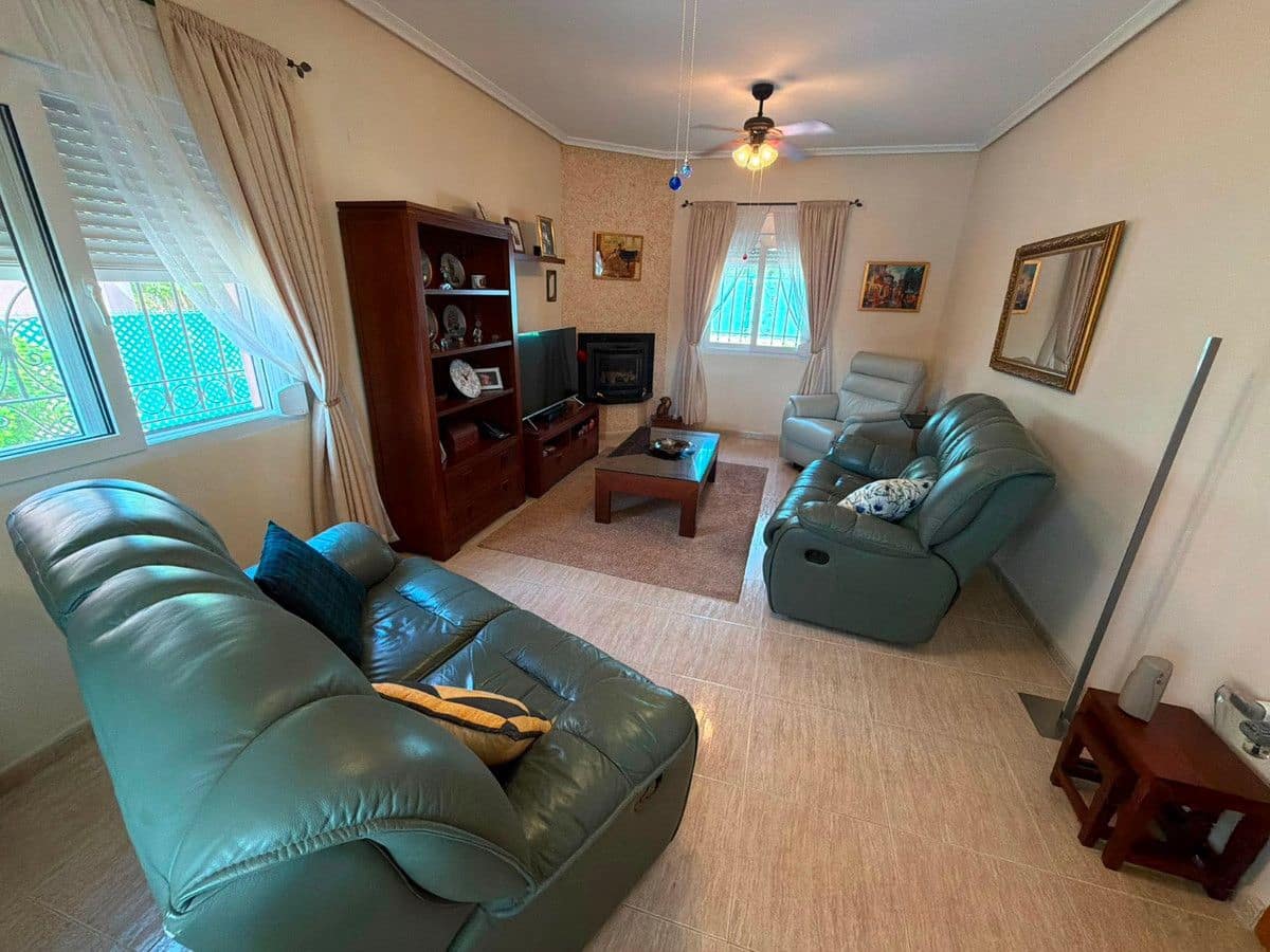 3 bedroom Villa for sale in Los Montesinos with pool - € 315,000 (Ref: 10028643)