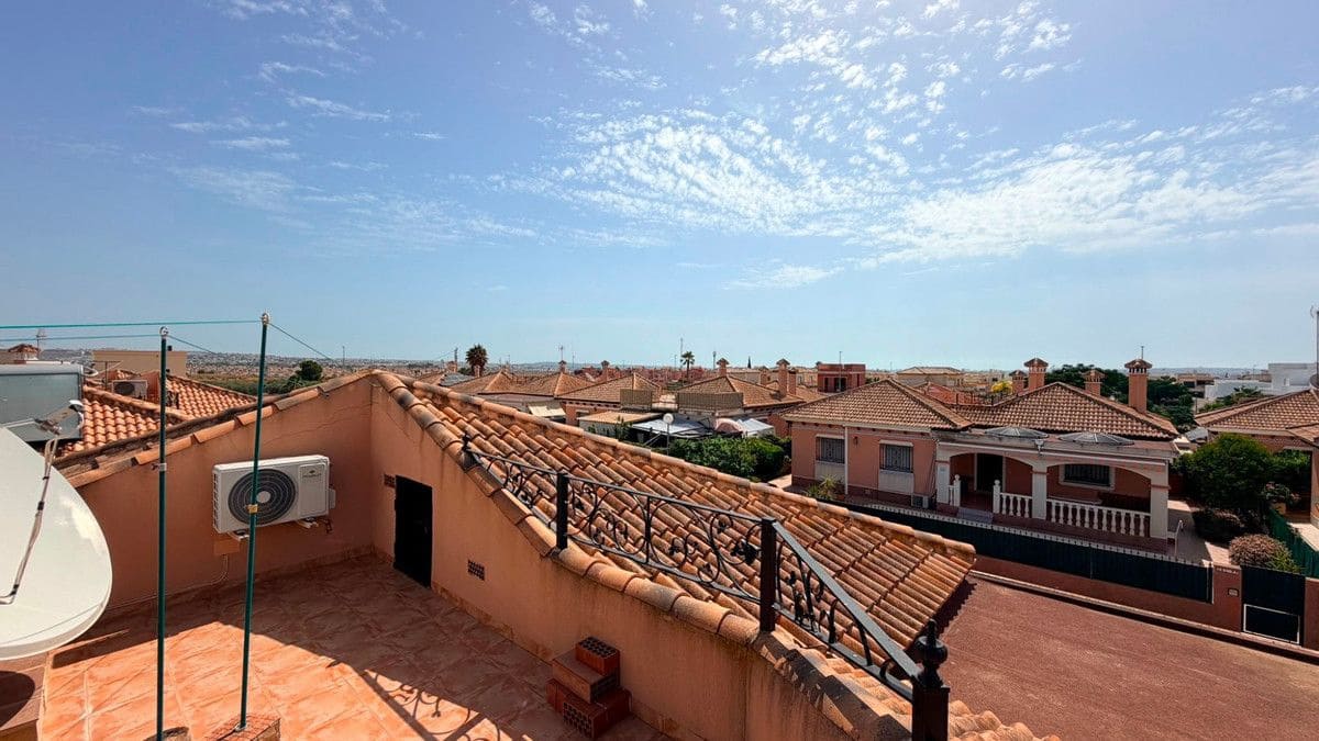 3 bedroom Villa for sale in Los Montesinos with pool - € 315,000 (Ref: 10028643)