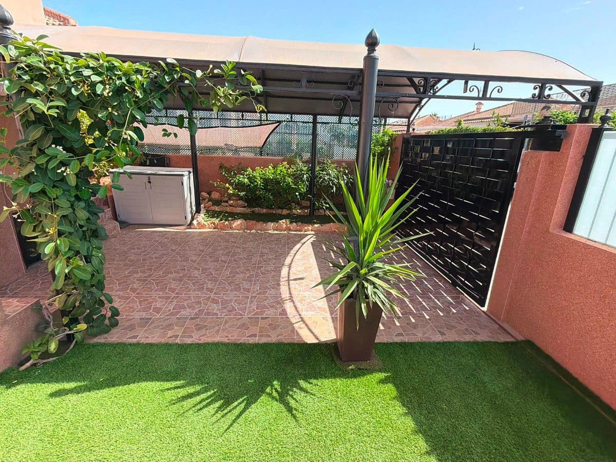 3 bedroom Villa for sale in Los Montesinos with pool - € 315,000 (Ref: 10028643)