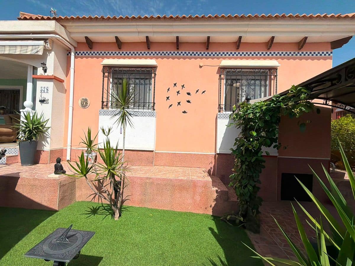 3 bedroom Villa for sale in Los Montesinos with pool - € 315,000 (Ref: 10028643)