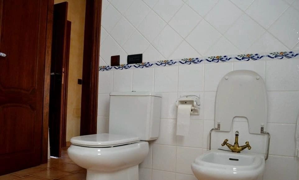 4 bedroom Villa for sale in San Miguel de Salinas - € 600,000 (Ref: 10028667)
