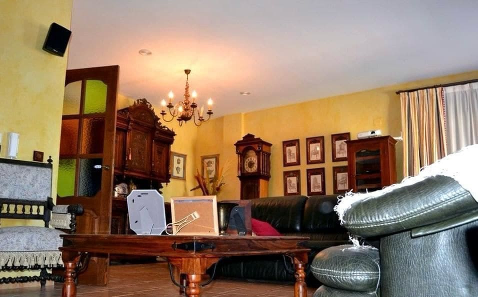 4 bedroom Villa for sale in San Miguel de Salinas - € 600,000 (Ref: 10028667)