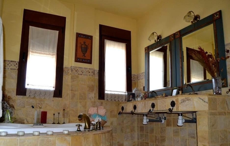 4 bedroom Villa for sale in San Miguel de Salinas - € 600,000 (Ref: 10028667)