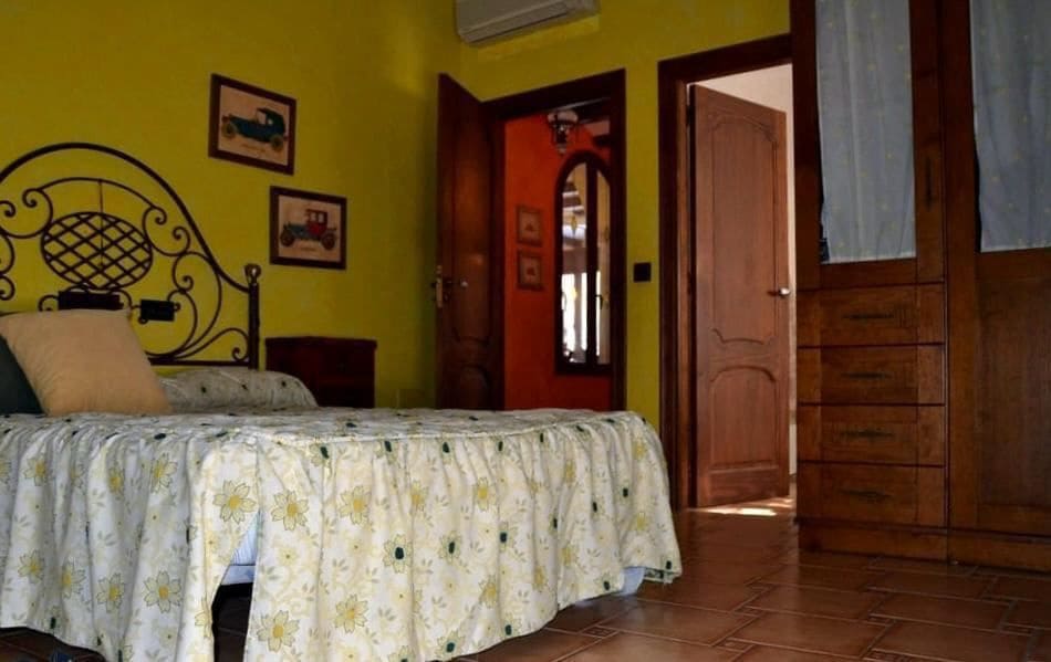 4 bedroom Villa for sale in San Miguel de Salinas - € 600,000 (Ref: 10028667)