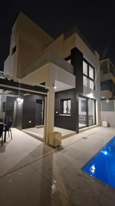 4 quarto Moradia para venda em Orihuela Costa - 650 000 € (Ref: 10028671)