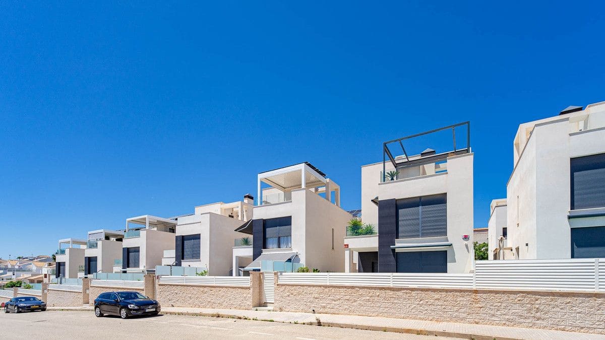4 quarto Moradia para venda em Orihuela Costa - 650 000 € (Ref: 10028671)