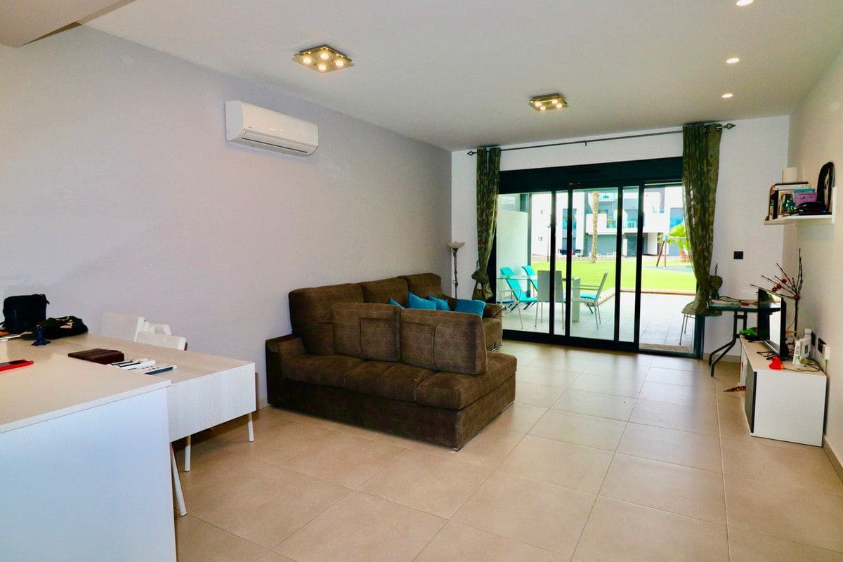 3 soveværelse Lejlighed til salg i Guardamar del Segura med swimmingpool - € 269.500 (Ref: 10028711)