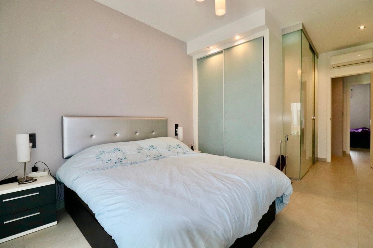 3 soveværelse Lejlighed til salg i Guardamar del Segura med swimmingpool - € 269.500 (Ref: 10028711)