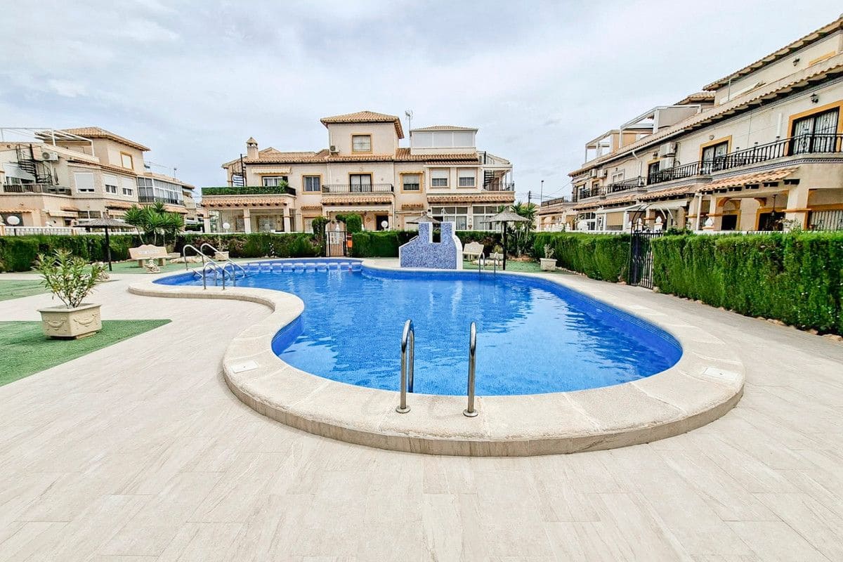 2 sovrum Villa till salu i Torrevieja med pool - 169 000 € (Ref: 10028716)