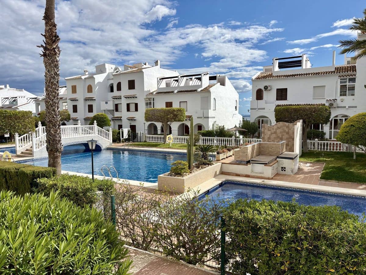 3 soveværelse Rækkehus til salg i Rojales med swimmingpool - € 215.000 (Ref: 10028723)