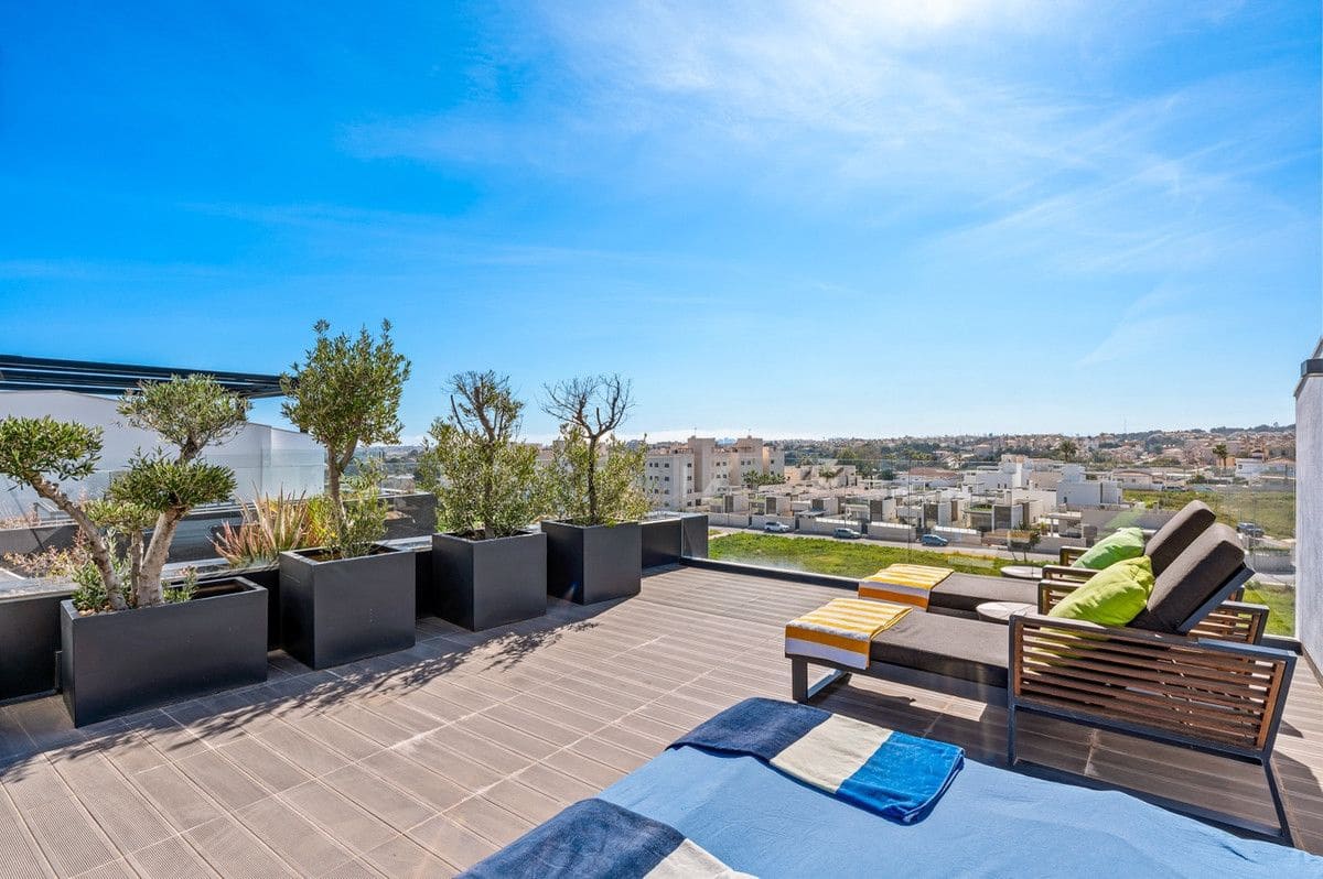 3 soveværelse Lejlighed til salg i Orihuela Costa med swimmingpool - € 639.000 (Ref: 10028725)