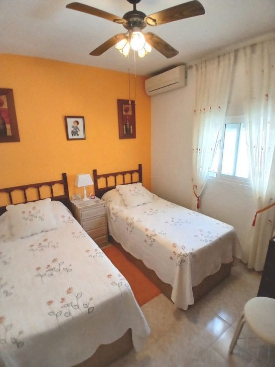 Chalet de 3 habitaciones en Orihuela Costa en venta con piscina - 364.950 € (Ref: 10028732)