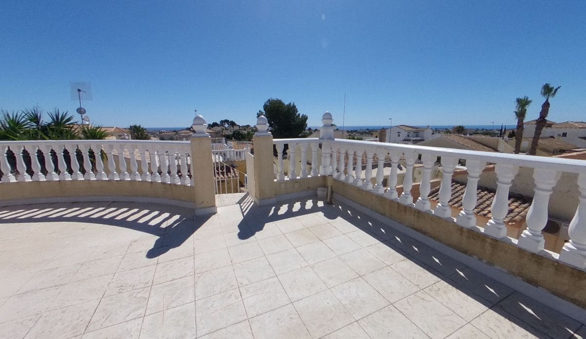 Chalet de 3 habitaciones en Orihuela Costa en venta con piscina - 364.950 € (Ref: 10028732)