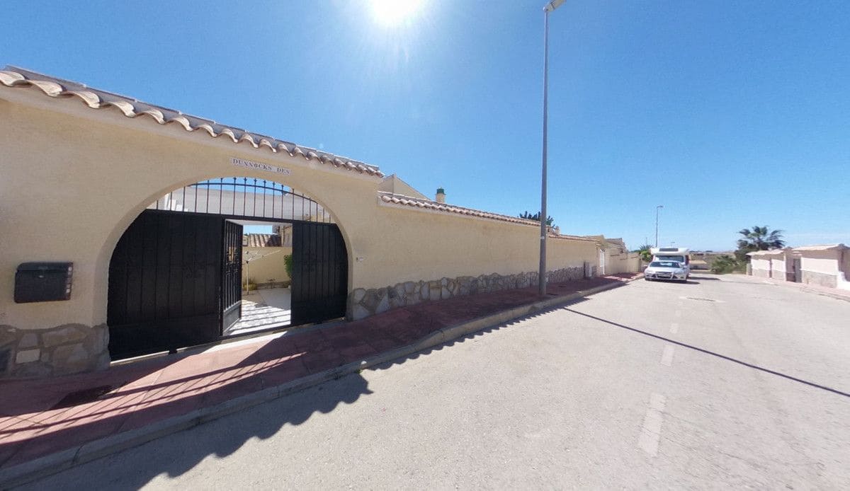 Chalet de 3 habitaciones en Orihuela Costa en venta con piscina - 364.950 € (Ref: 10028732)