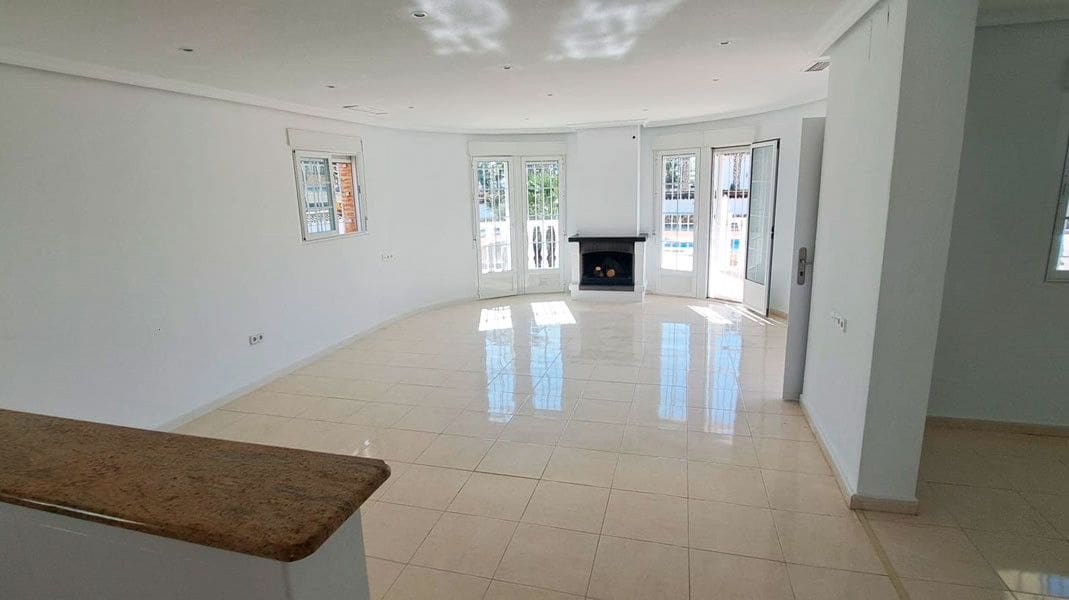 3 makuuhuone Huvila myytävänä paikassa Catral mukana uima-altaan - 440 000 € (Ref: 10028735)
