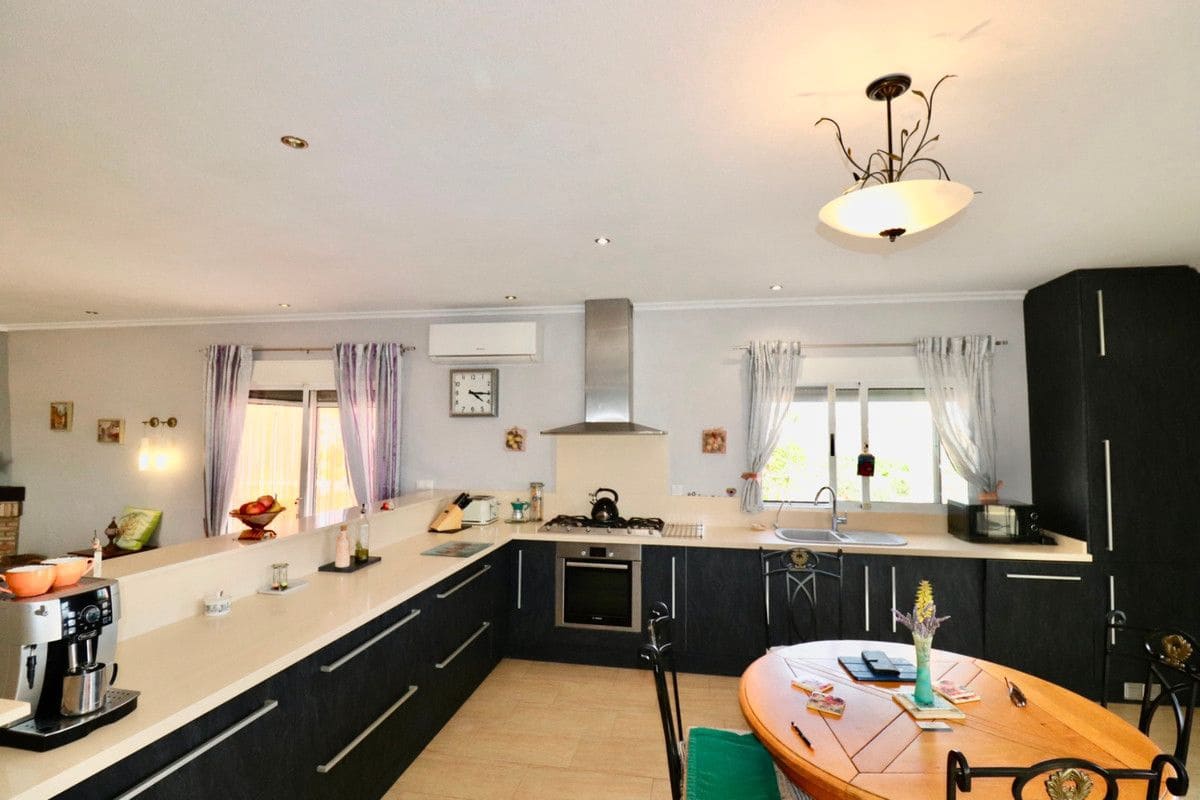 4 quarto Moradia para venda em Albatera com piscina - 540 000 € (Ref: 10028737)