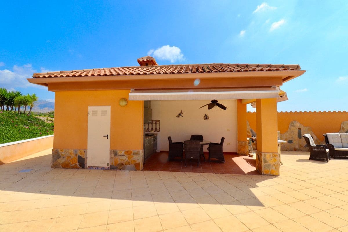 4 quarto Moradia para venda em Albatera com piscina - 540 000 € (Ref: 10028737)