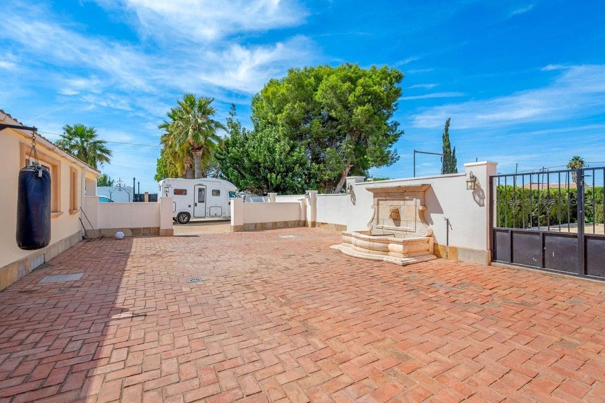 6 slaapkamer Finca/Landhuis te koop in Almoradi met zwembad - € 595.000 (Ref: 10028754)