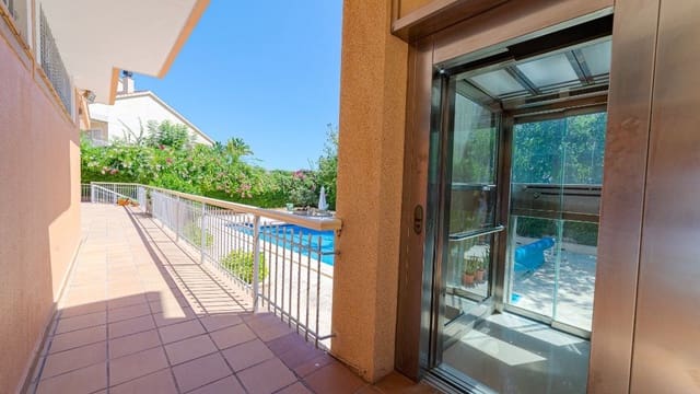 7 bedroom Villa for sale in Campoamor, Orihuela - € 1,650,000 (Ref: 10028756)