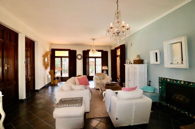 Chalet de 6 habitaciones en Almoradí en venta con piscina - 599.000 € (Ref: 10028761)
