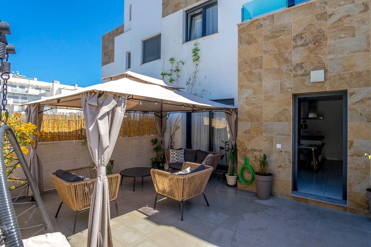3 slaapkamer Villa te koop in Orihuela Costa met zwembad - € 325.000 (Ref: 10028764)