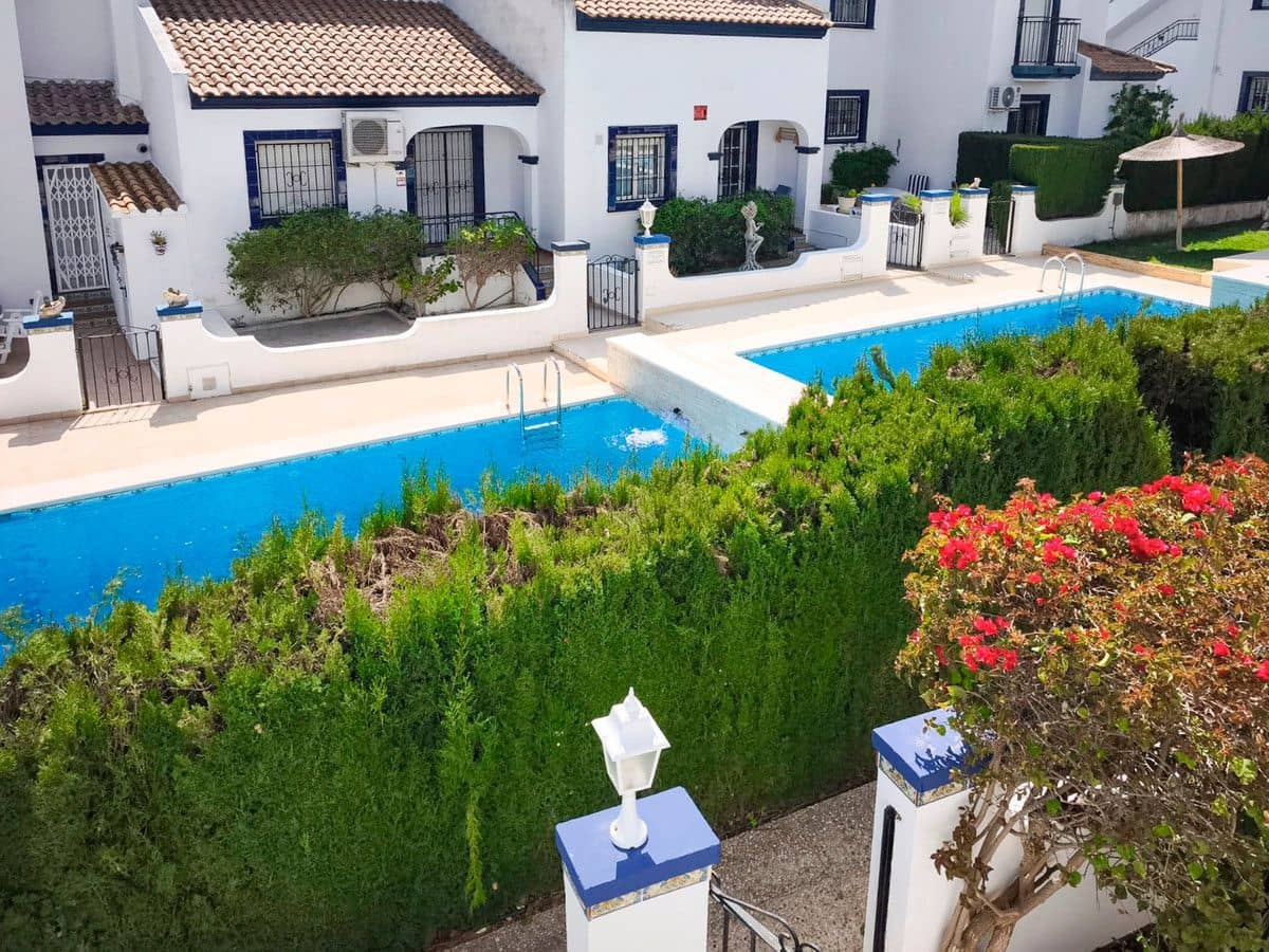 2 bedroom Terraced Villa for sale in Orihuela Costa with pool - € 215,000 (Ref: 10028765)