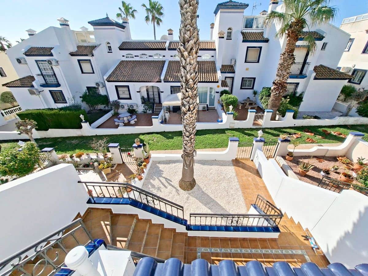 2 bedroom Terraced Villa for sale in Orihuela Costa with pool - € 215,000 (Ref: 10028765)