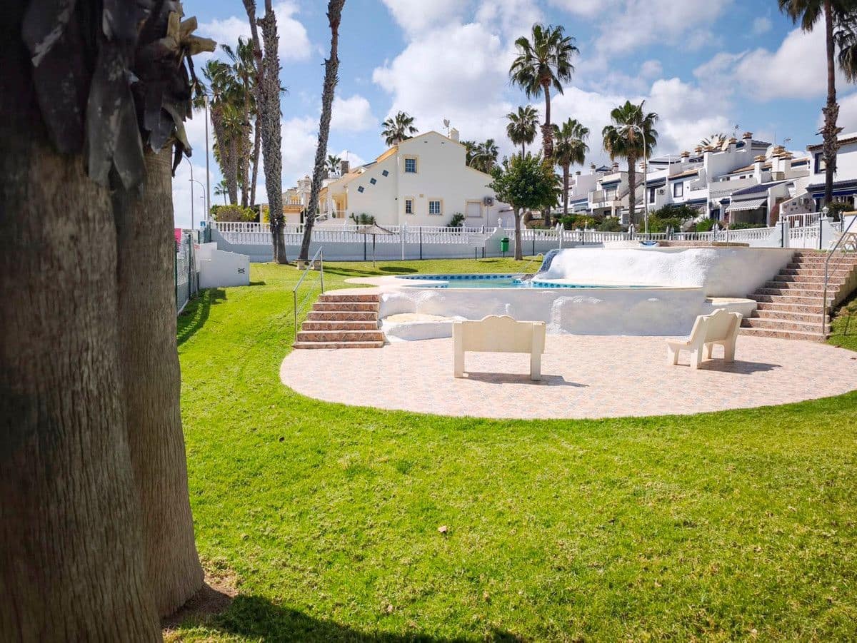 2 bedroom Terraced Villa for sale in Orihuela Costa with pool - € 215,000 (Ref: 10028765)