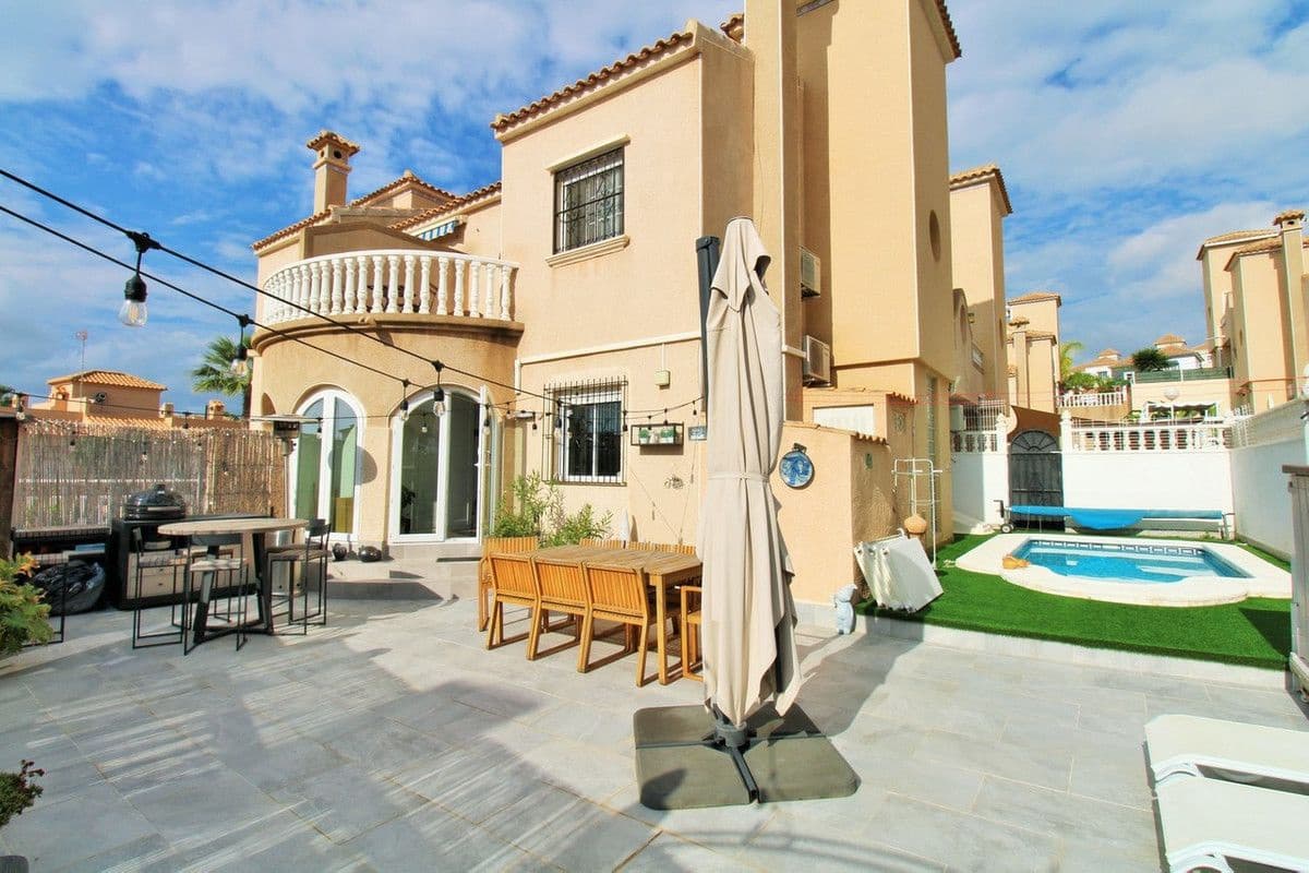 2 quarto Moradia Geminada para venda em Orihuela Costa - 279 900 € (Ref: 10028779)