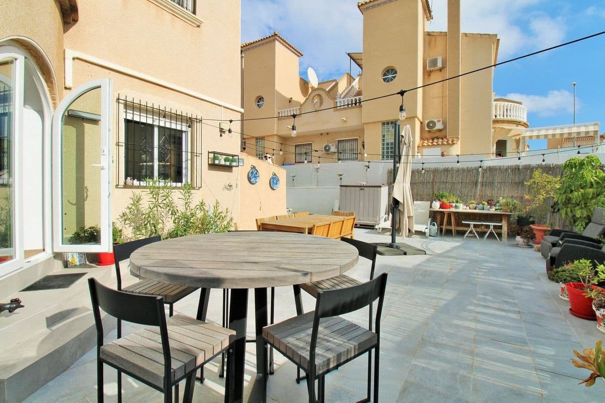 2 quarto Moradia Geminada para venda em Orihuela Costa - 279 900 € (Ref: 10028779)