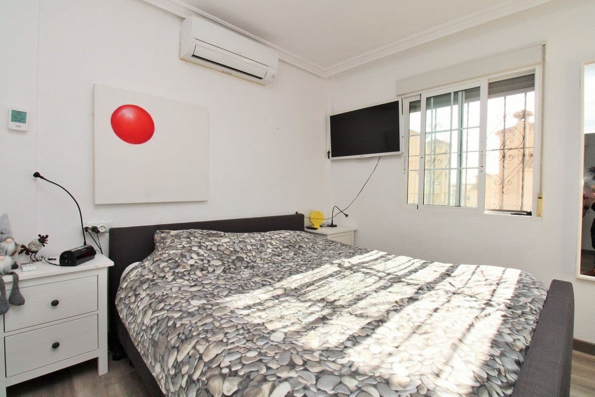 2 quarto Moradia Geminada para venda em Orihuela Costa - 279 900 € (Ref: 10028779)