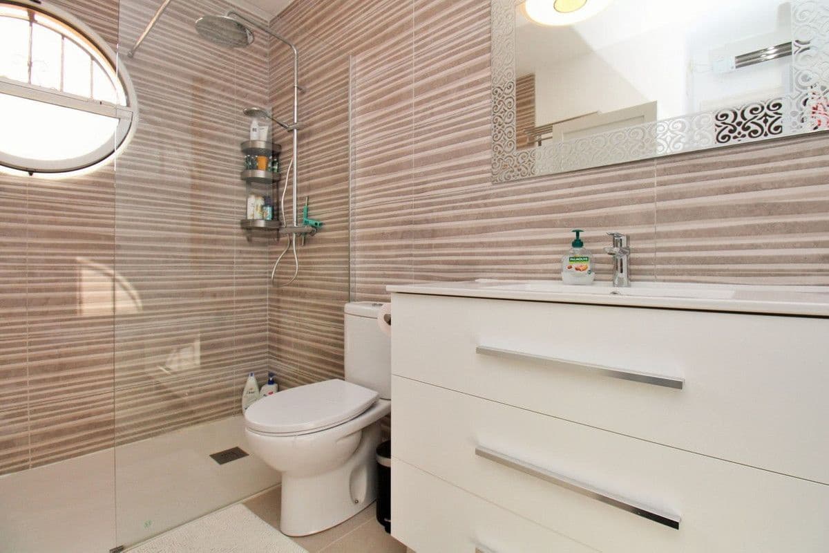 2 quarto Moradia Geminada para venda em Orihuela Costa - 279 900 € (Ref: 10028779)