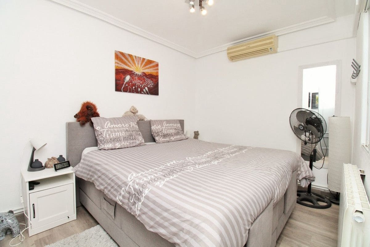 2 quarto Moradia Geminada para venda em Orihuela Costa - 279 900 € (Ref: 10028779)