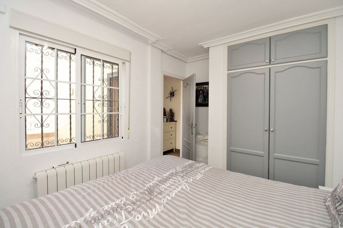 2 quarto Moradia Geminada para venda em Orihuela Costa - 279 900 € (Ref: 10028779)