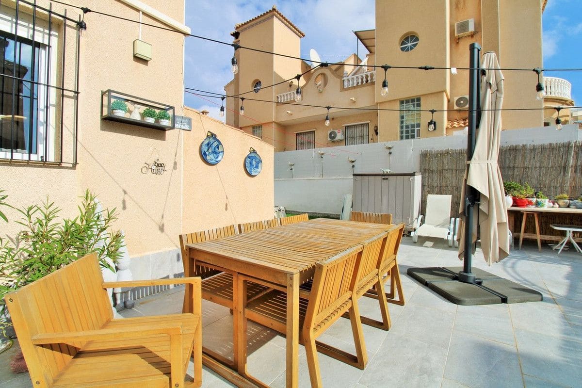 2 quarto Moradia Geminada para venda em Orihuela Costa - 279 900 € (Ref: 10028779)