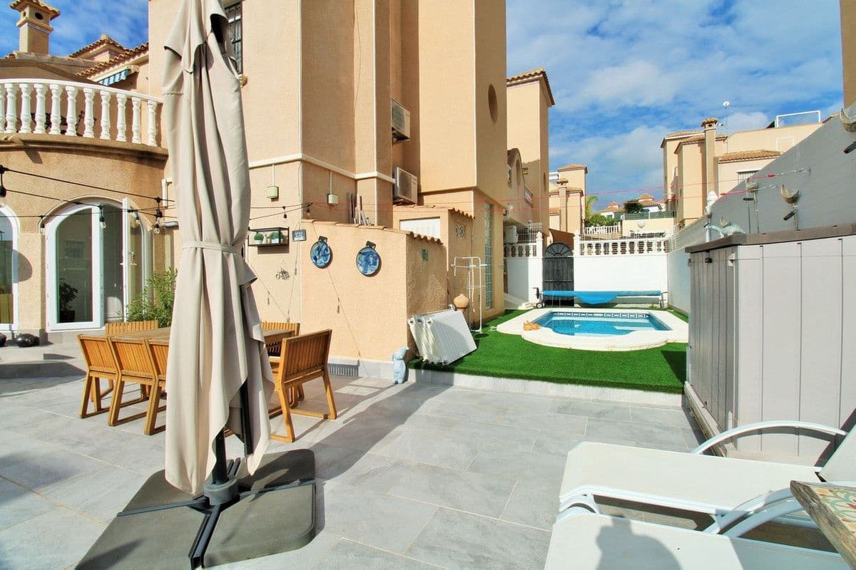2 quarto Moradia Geminada para venda em Orihuela Costa - 279 900 € (Ref: 10028779)