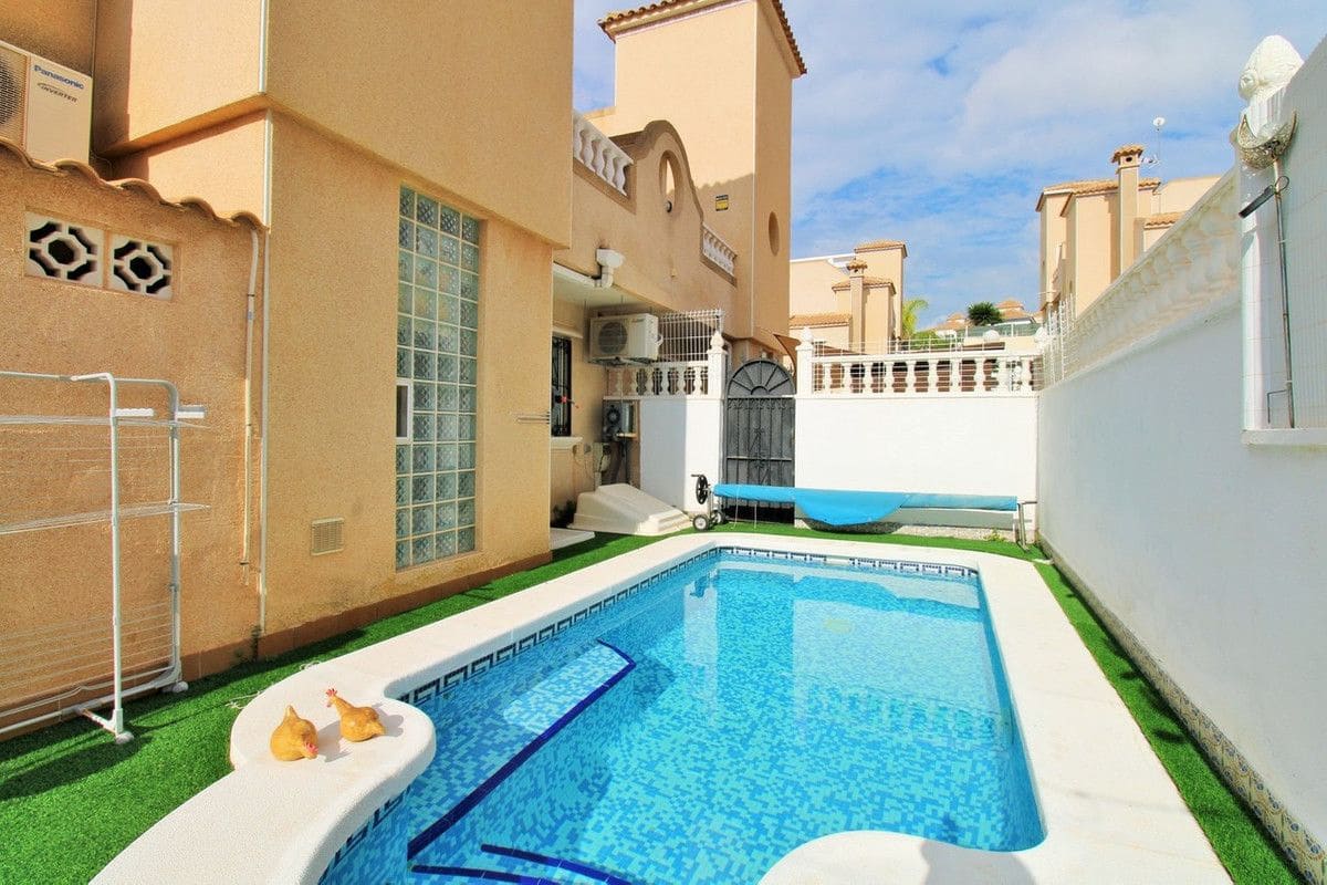 2 quarto Moradia Geminada para venda em Orihuela Costa - 279 900 € (Ref: 10028779)
