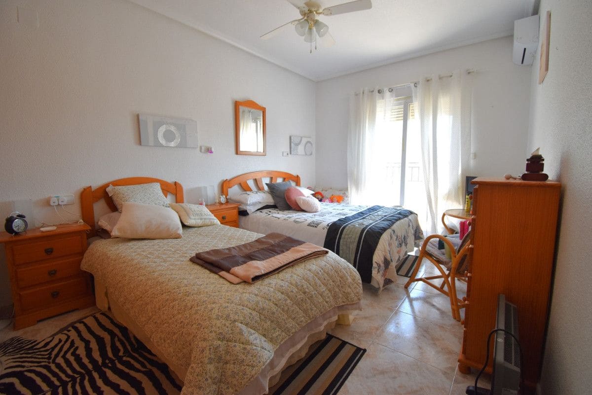 4 sypialnia Dom na sprzedaż w Playa Flamenca z basenem - 290 000 € (Ref: 10028826)