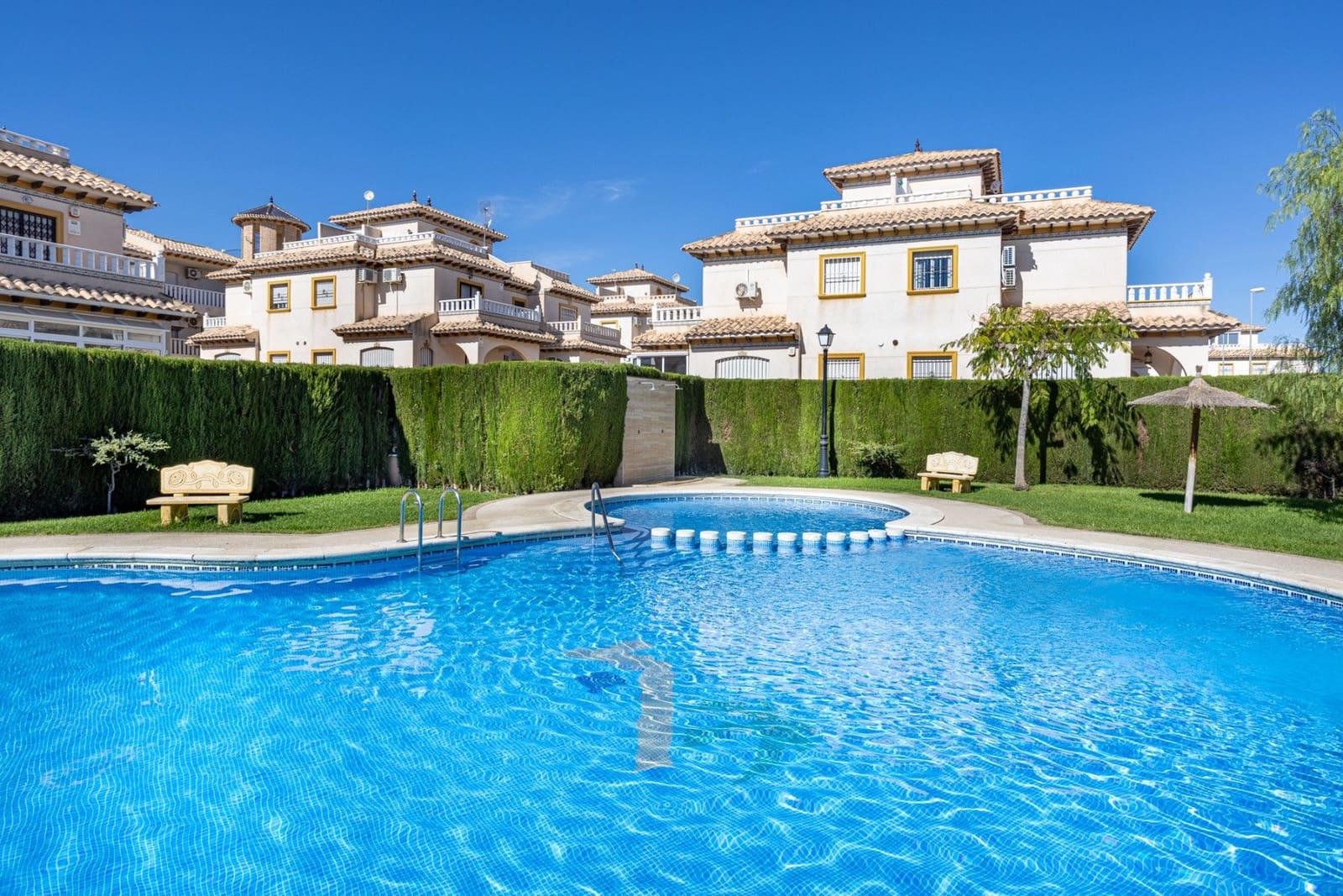 Pareado de 2 habitaciones en Orihuela Costa en venta - 239.000 € (Ref: 10028831)