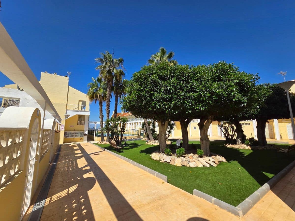 3 Zimmer Haus zu verkaufen in Torrevieja mit Pool - 349.900 € (Ref: 10028837)
