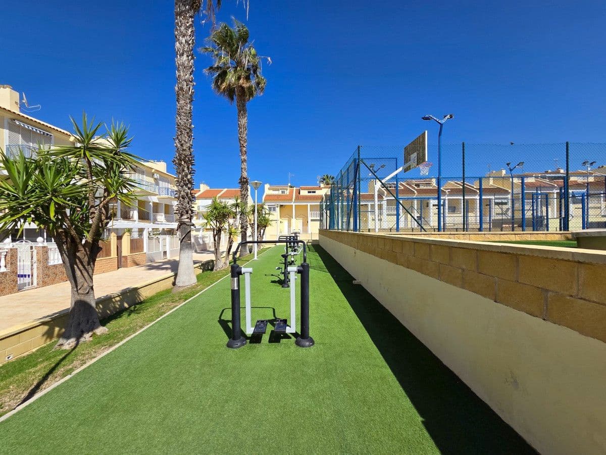 3 Zimmer Haus zu verkaufen in Torrevieja mit Pool - 349.900 € (Ref: 10028837)